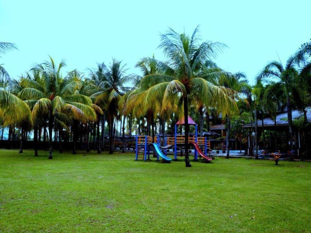 Augusta Pelabuhan Ratu Hotel Sukabumi Exterior photo