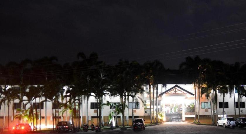 Augusta Pelabuhan Ratu Hotel Sukabumi Exterior photo